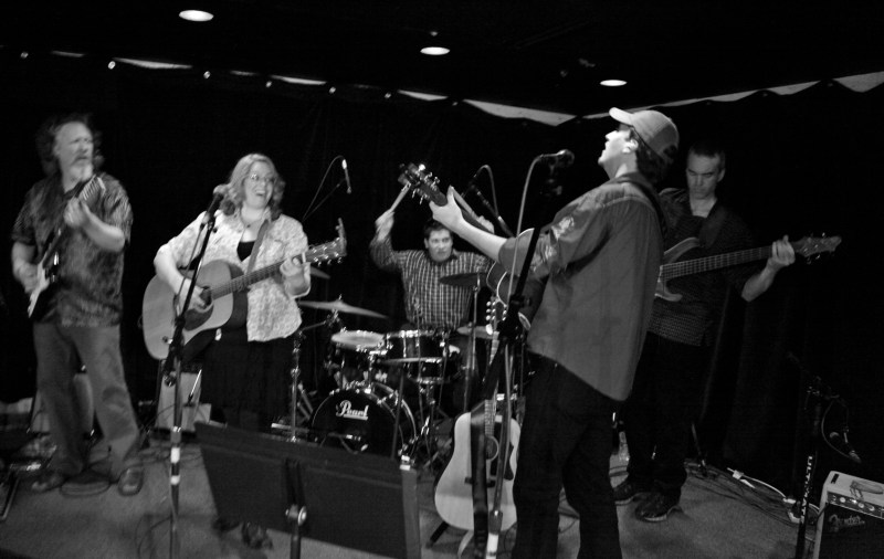 Making sure everyone hits the last note of the night together.