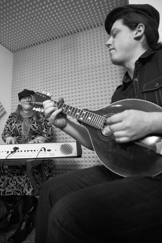 Boston-based band Nor'easter performs in the KUAC 89.9 studio Feb.1, 2013.