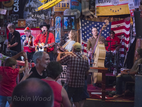 Enthusiastic dancers always enjoy the Bailers.