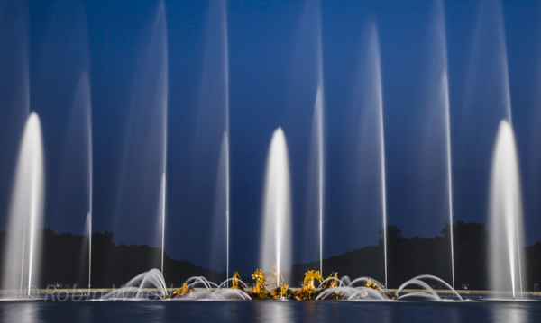 Long exposure of the fountains. 